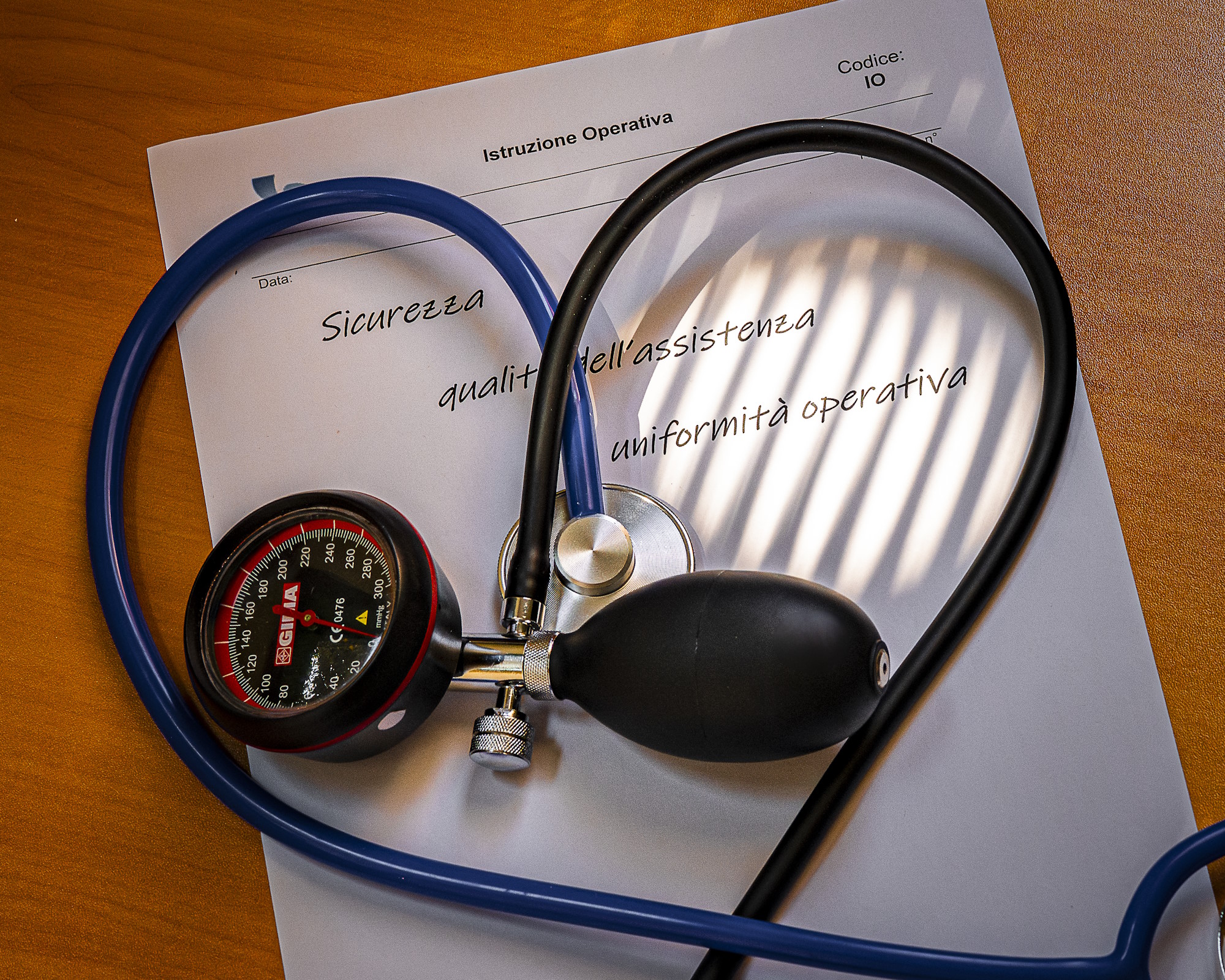 Carta intestata e stetoscopio